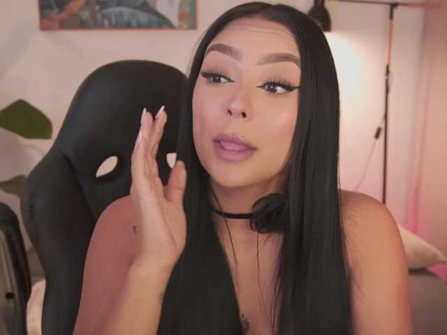 SaraWinstone1 live cam on BongaCams