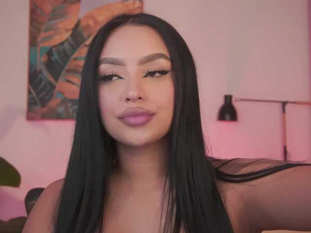 SaraWinstone1 live cam on BongaCams