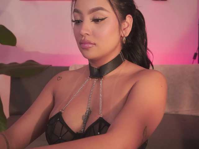 SaraWinstone1 live cam on BongaCams