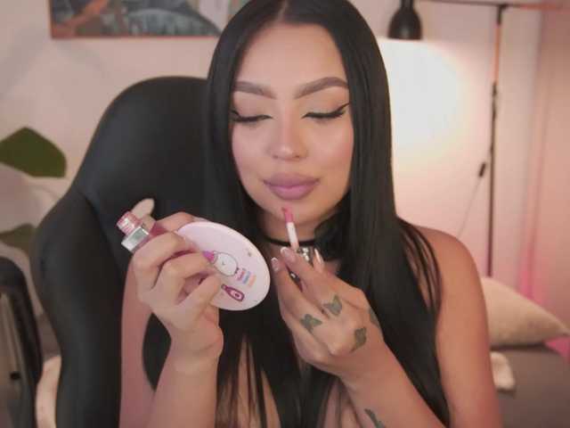 SaraWinstone1 live cam on BongaCams