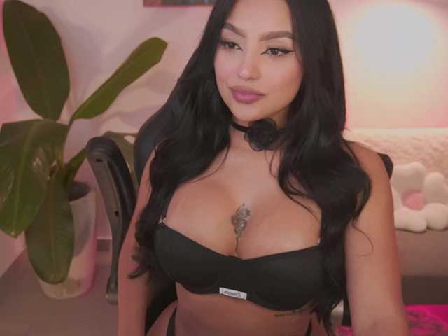 SaraWinstone1 live cam on BongaCams