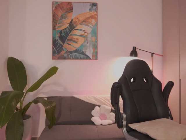 SaraWinstone1 live cam on BongaCams