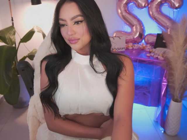 SaraWinstone1 live cam on BongaCams