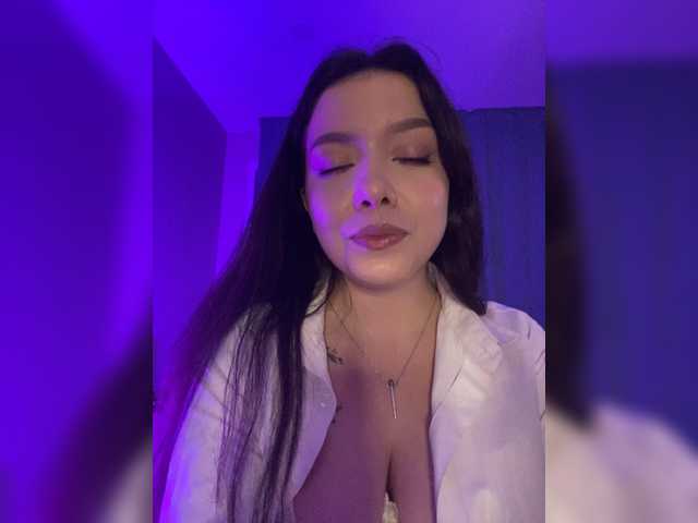 ElliLin live cam on BongaCams
