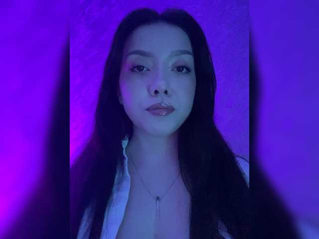 ElliLin's BongaCams show and profile