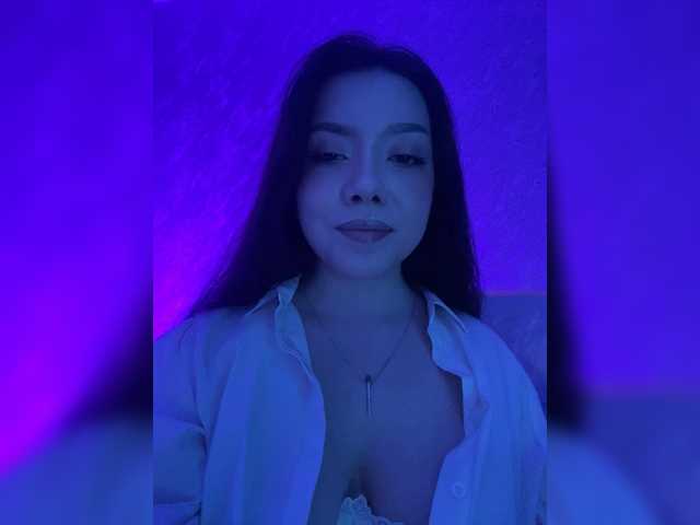 ElliLin's BongaCams show and profile