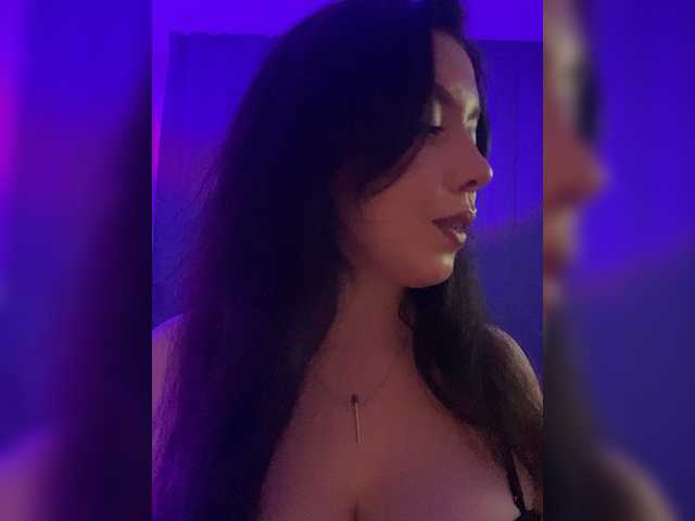 ElliLin live cam on BongaCams