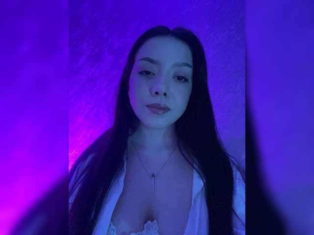 ElliLin's BongaCams show and profile