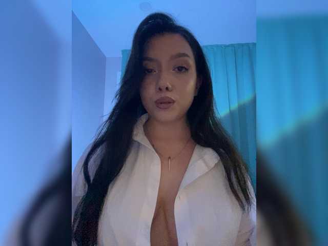 ElliLin live cam on BongaCams