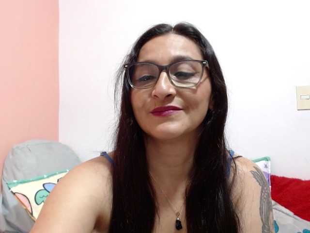 KarinaSuarez1 live webcam show