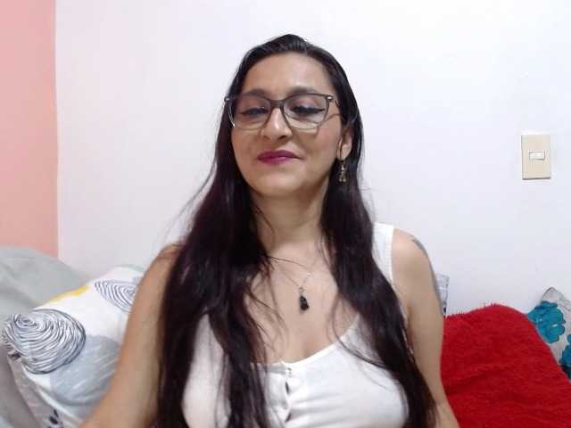 KarinaSuarez1 live cam on BongaCams