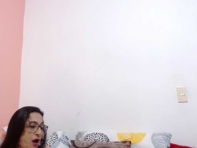 KarinaSuarez1 live cam on BongaCams