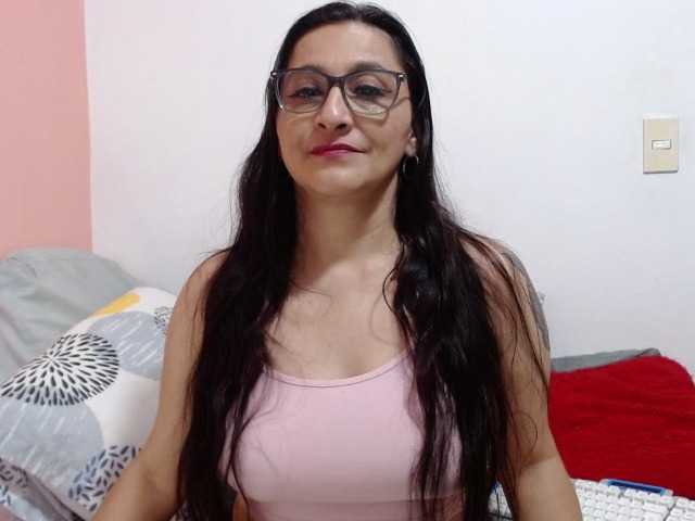 KarinaSuarez1 live cam on BongaCams