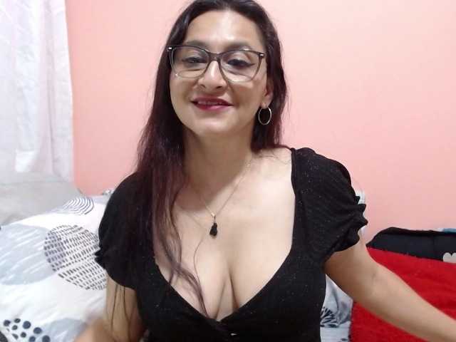KarinaSuarez1 live cam on BongaCams