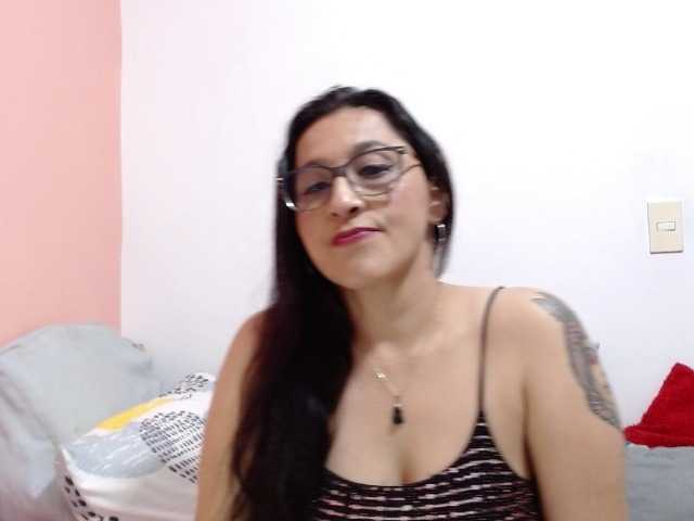 KarinaSuarez1 live webcam show