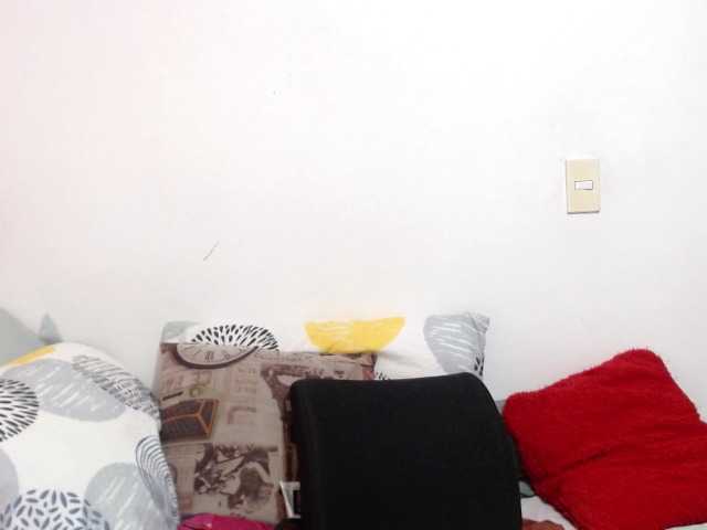 KarinaSuarez1 live cam on BongaCams