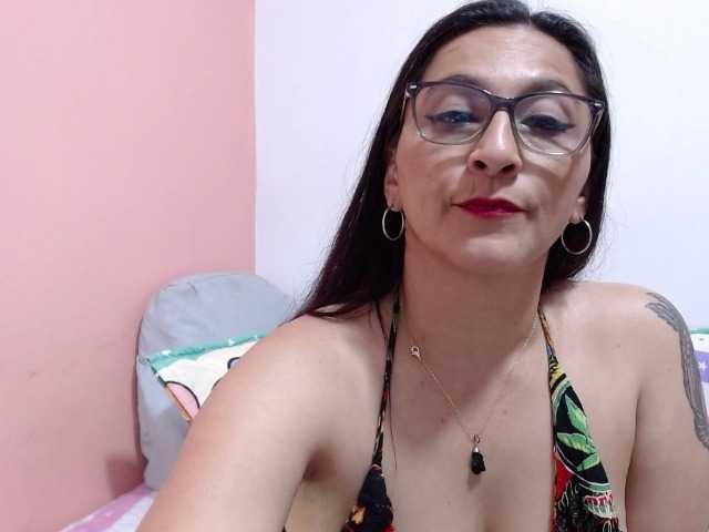 KarinaSuarez1 live cam on BongaCams