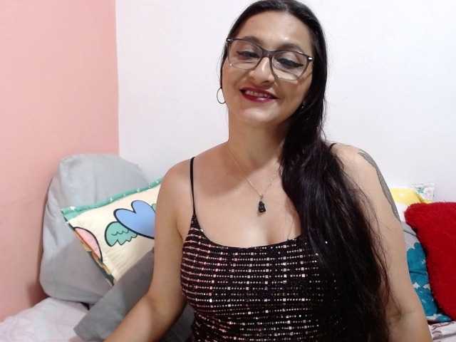 KarinaSuarez1 live cam on BongaCams