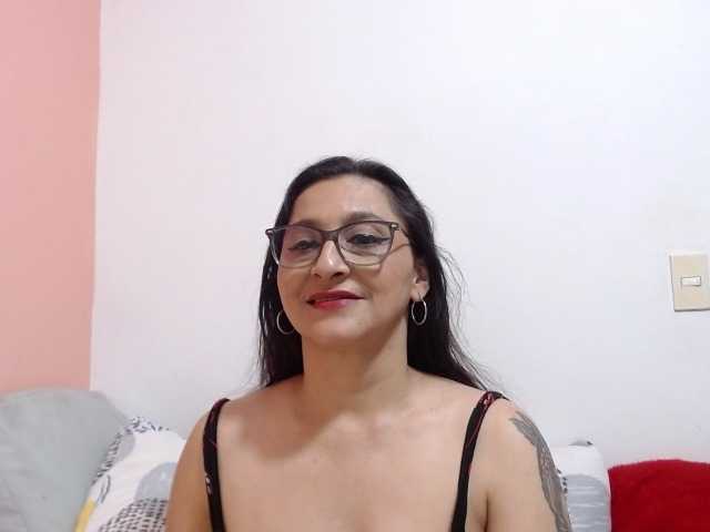 KarinaSuarez1 live cam on BongaCams