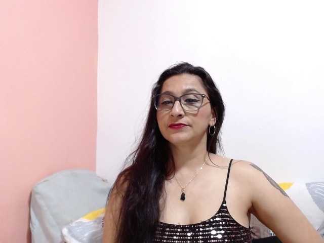 KarinaSuarez1 live webcam show