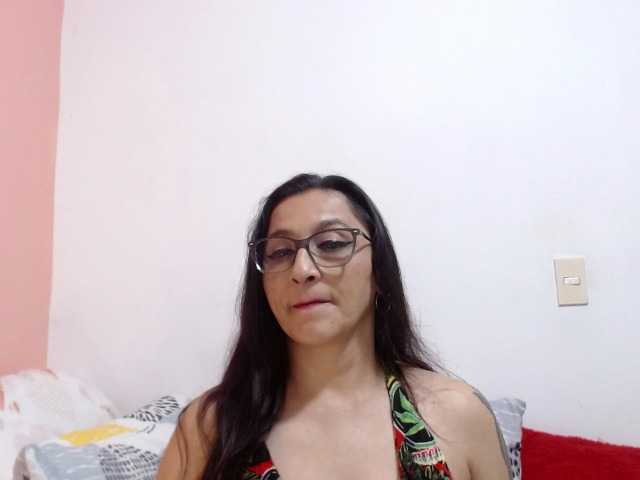 KarinaSuarez1 live cam on BongaCams