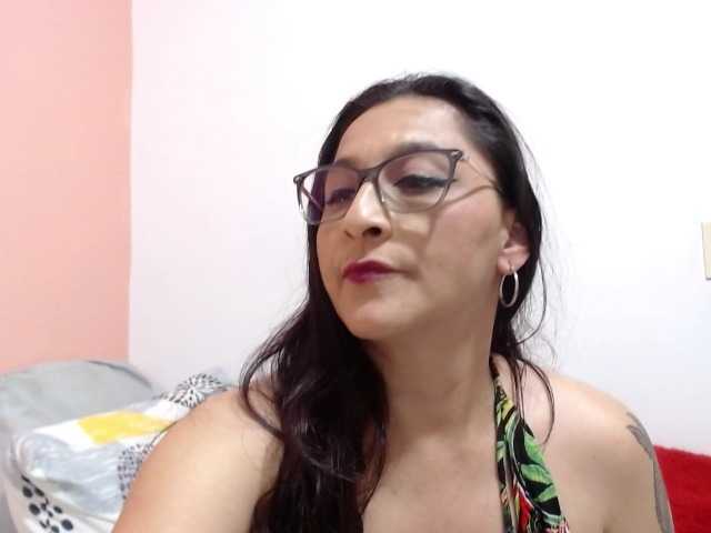 KarinaSuarez1 live cam on BongaCams