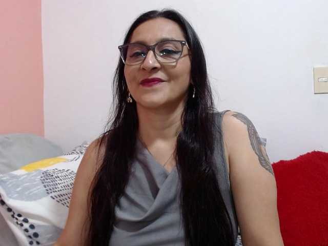 KarinaSuarez1 live cam on BongaCams