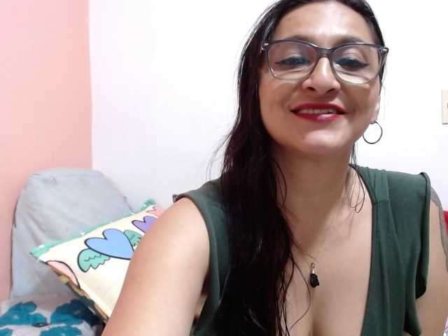KarinaSuarez1 live cam on BongaCams