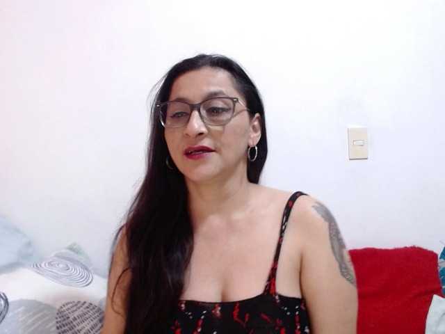 KarinaSuarez1 live cam on BongaCams
