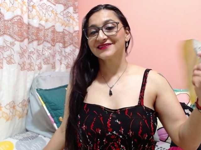 KarinaSuarez1 live cam on BongaCams