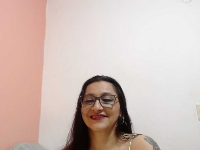 KarinaSuarez1 live cam preview