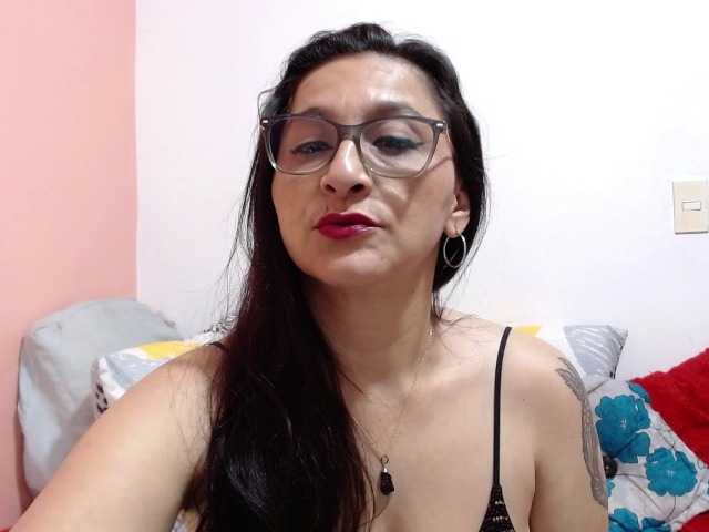 KarinaSuarez1 live webcam show