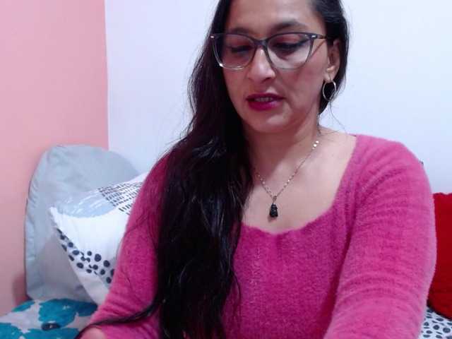 KarinaSuarez1 live cam on BongaCams