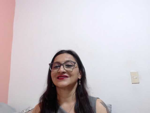 KarinaSuarez1 live cam on BongaCams