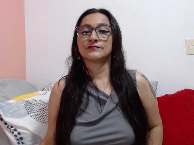 KarinaSuarez1 live cam on BongaCams