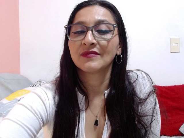 KarinaSuarez1 live cam on BongaCams