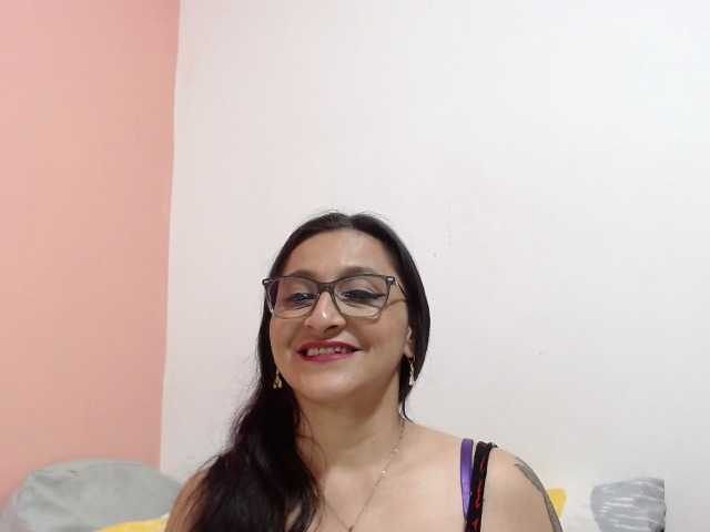 KarinaSuarez1 live cam on BongaCams