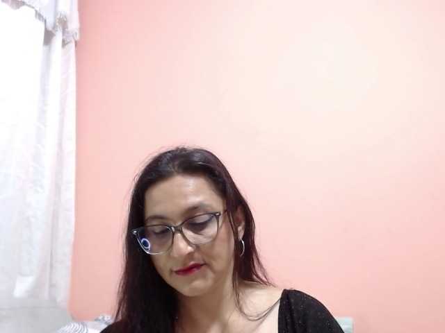 KarinaSuarez1 live cam preview