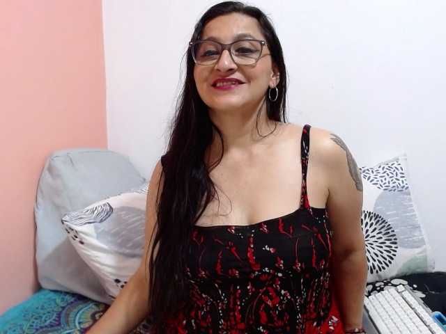 KarinaSuarez1's BongaCams show and profile