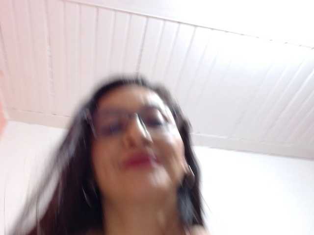 KarinaSuarez1 live cam on BongaCams