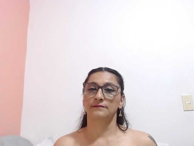 KarinaSuarez1 live cam on BongaCams