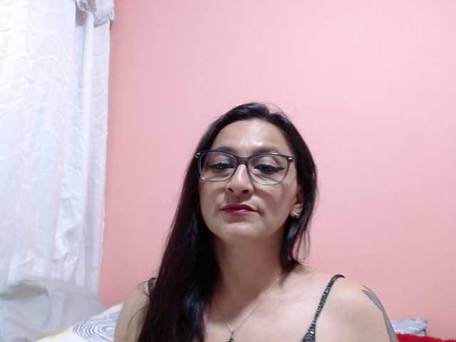 KarinaSuarez1 live cam on BongaCams