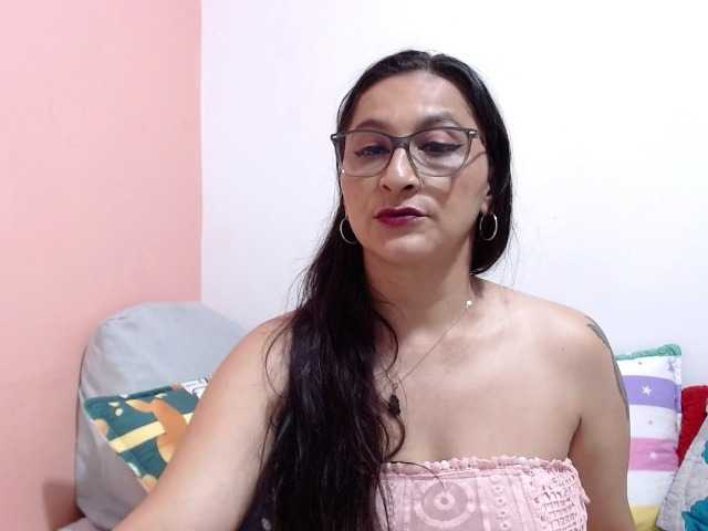 KarinaSuarez1 live cam on BongaCams