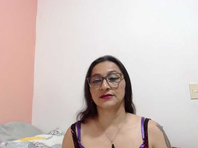 KarinaSuarez1 live cam on BongaCams