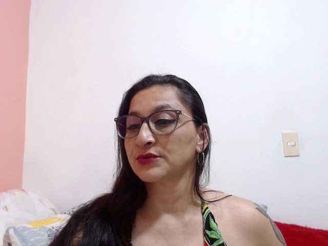 KarinaSuarez1 live cam on BongaCams