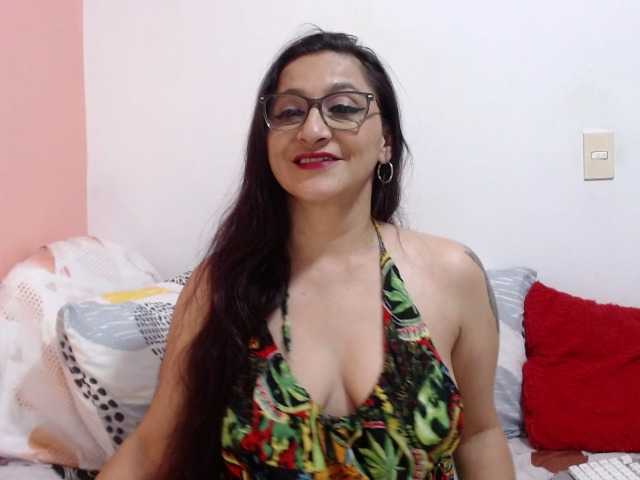 KarinaSuarez1 live cam on BongaCams