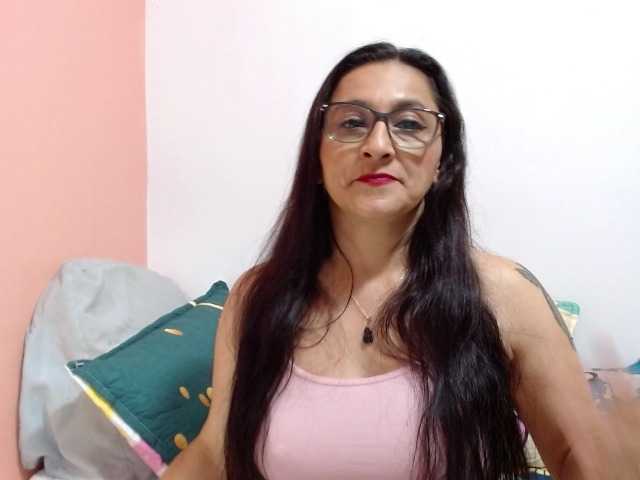 KarinaSuarez1 live webcam show