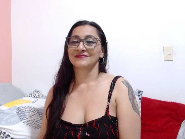 KarinaSuarez1 live cam on BongaCams