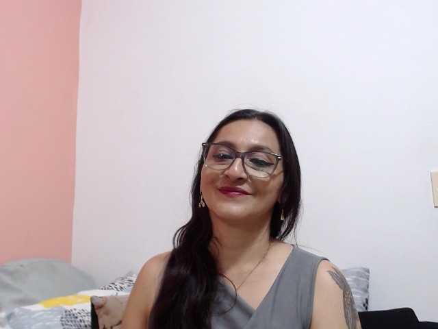 KarinaSuarez1 live cam preview