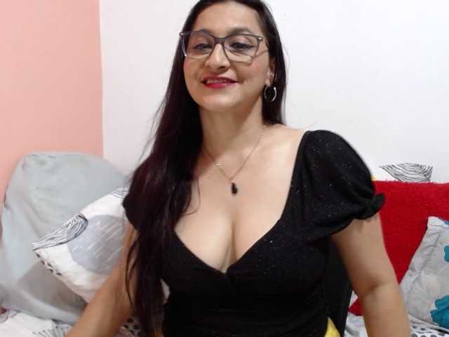 KarinaSuarez1 live cam on BongaCams
